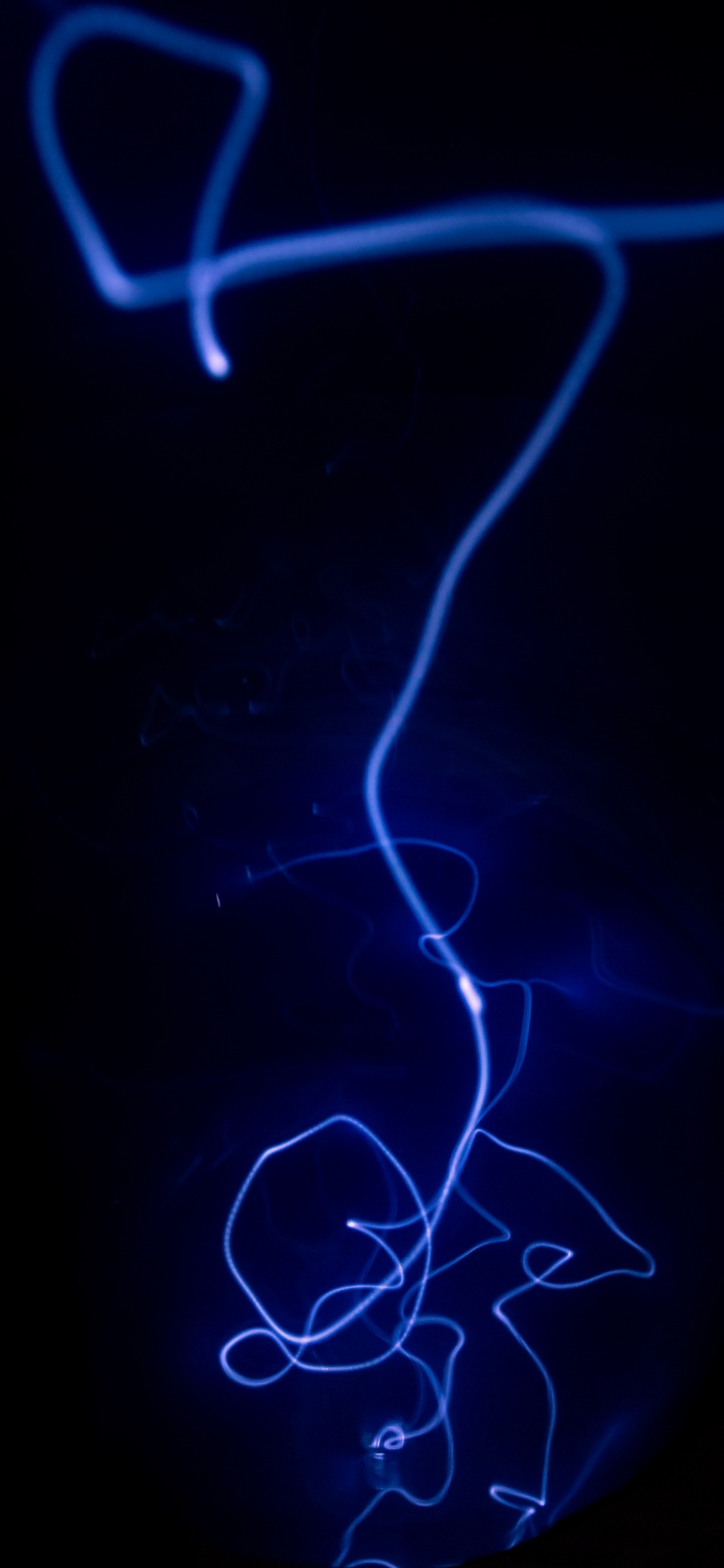 Blue and White Light Illustration. Wallpaper in 1125x2436 Resolution