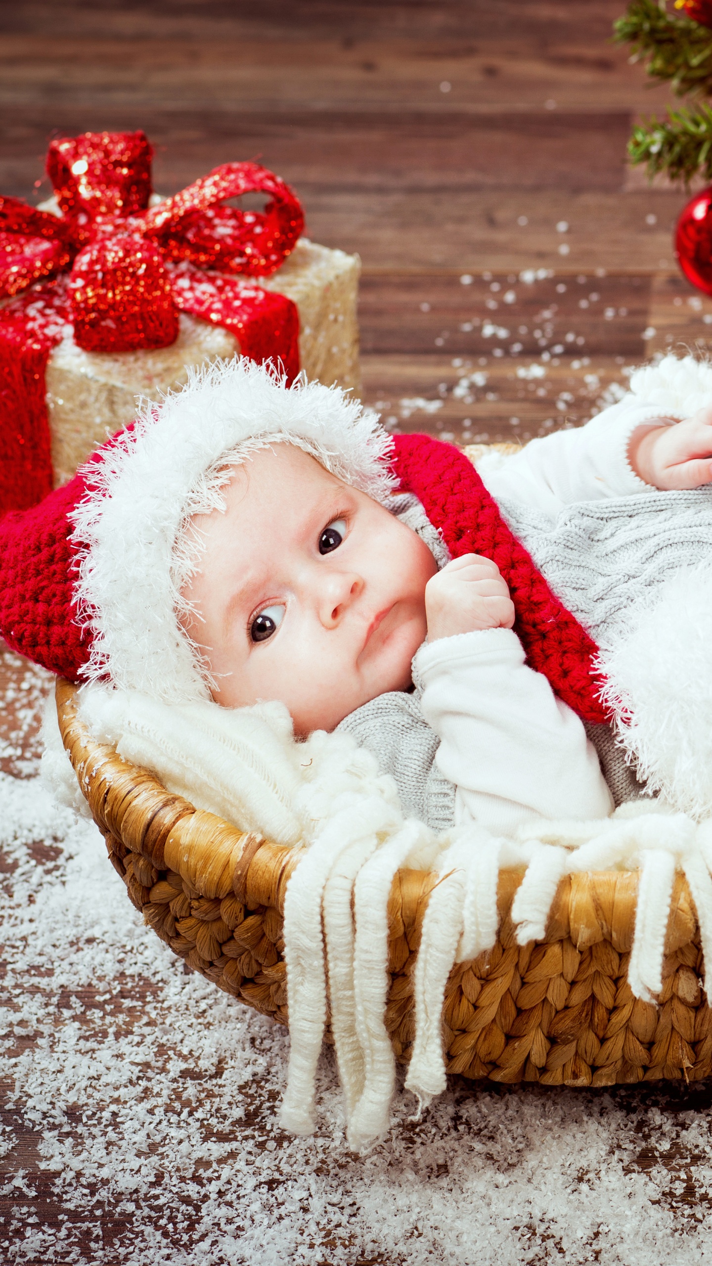Bebé, Regalo, El Día De Navidad, Navidad, Decoración de la Navidad. Wallpaper in 1440x2560 Resolution