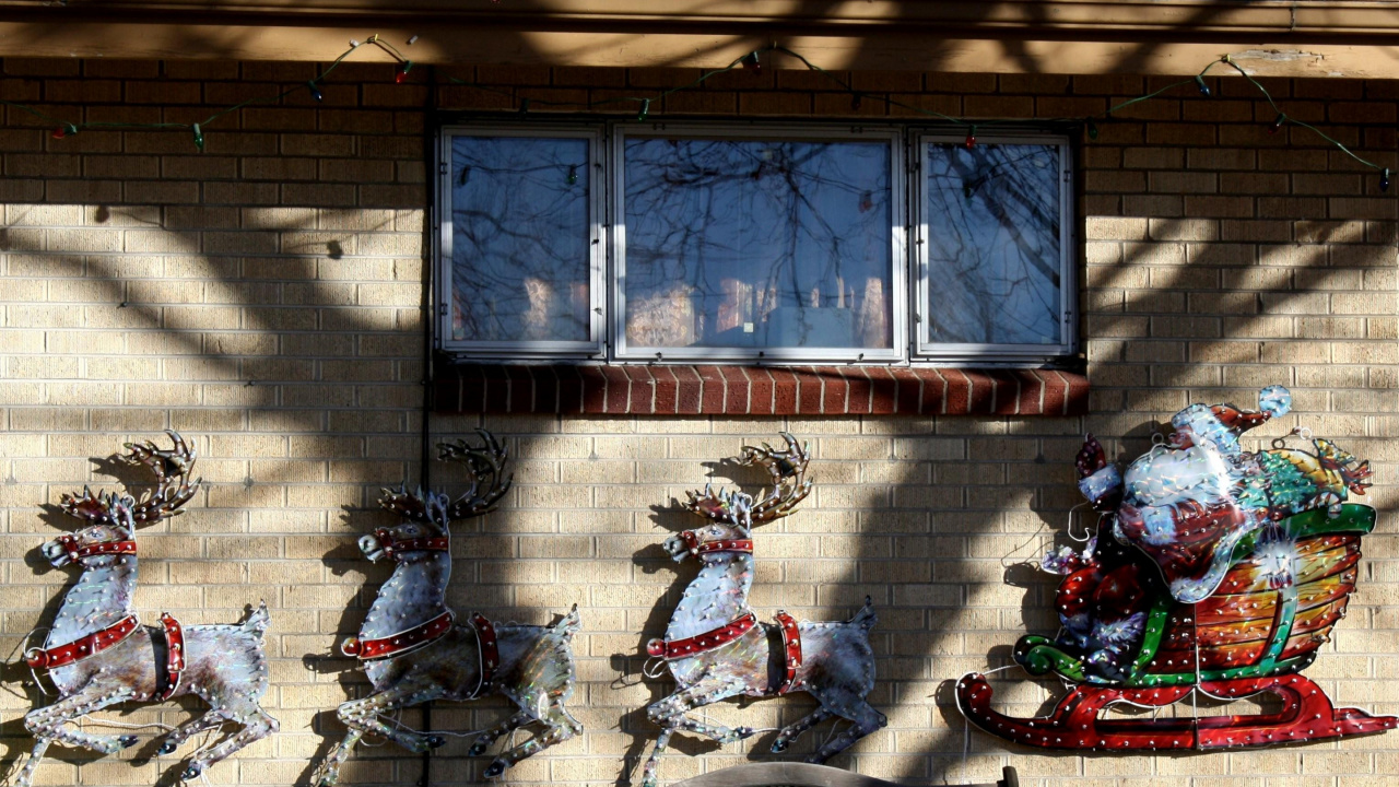Renne, Arbre de Noël, Traîneau, Guirlande, Santa Clauss Rennes. Wallpaper in 1280x720 Resolution