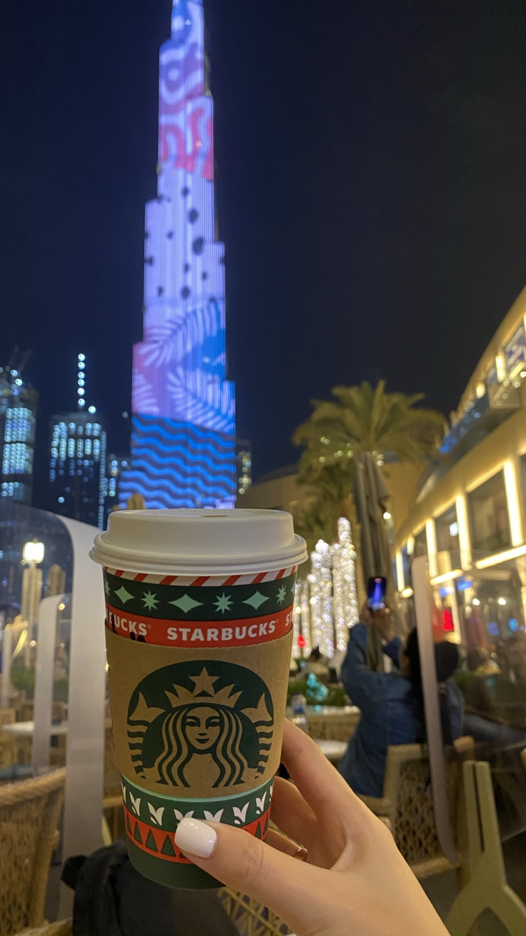 Dubaï, Burj Khalifa, Logo Starbucks 2011, Main, Nuit. Wallpaper in 1080x1920 Resolution