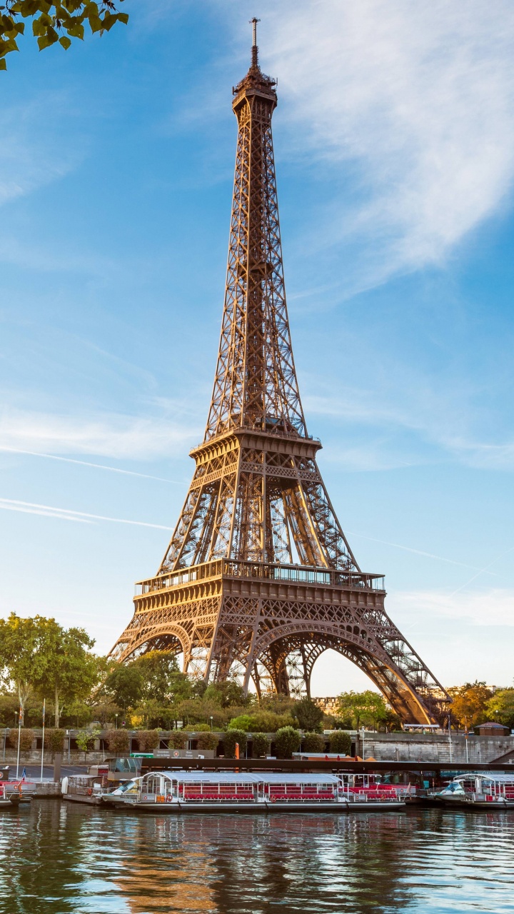 Eiffel Tower Near Body of Water During Daytime. Wallpaper in 720x1280 Resolution