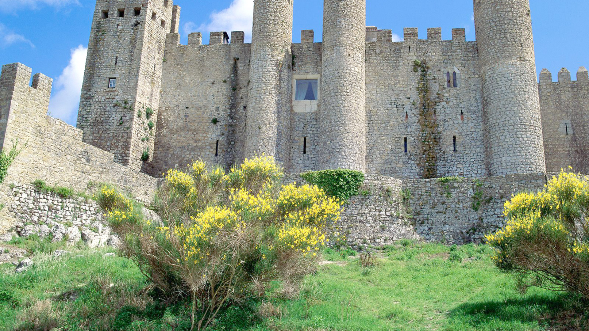 Brown Concrete Castle Under Blue Sky During Daytime. Wallpaper in 1920x1080 Resolution