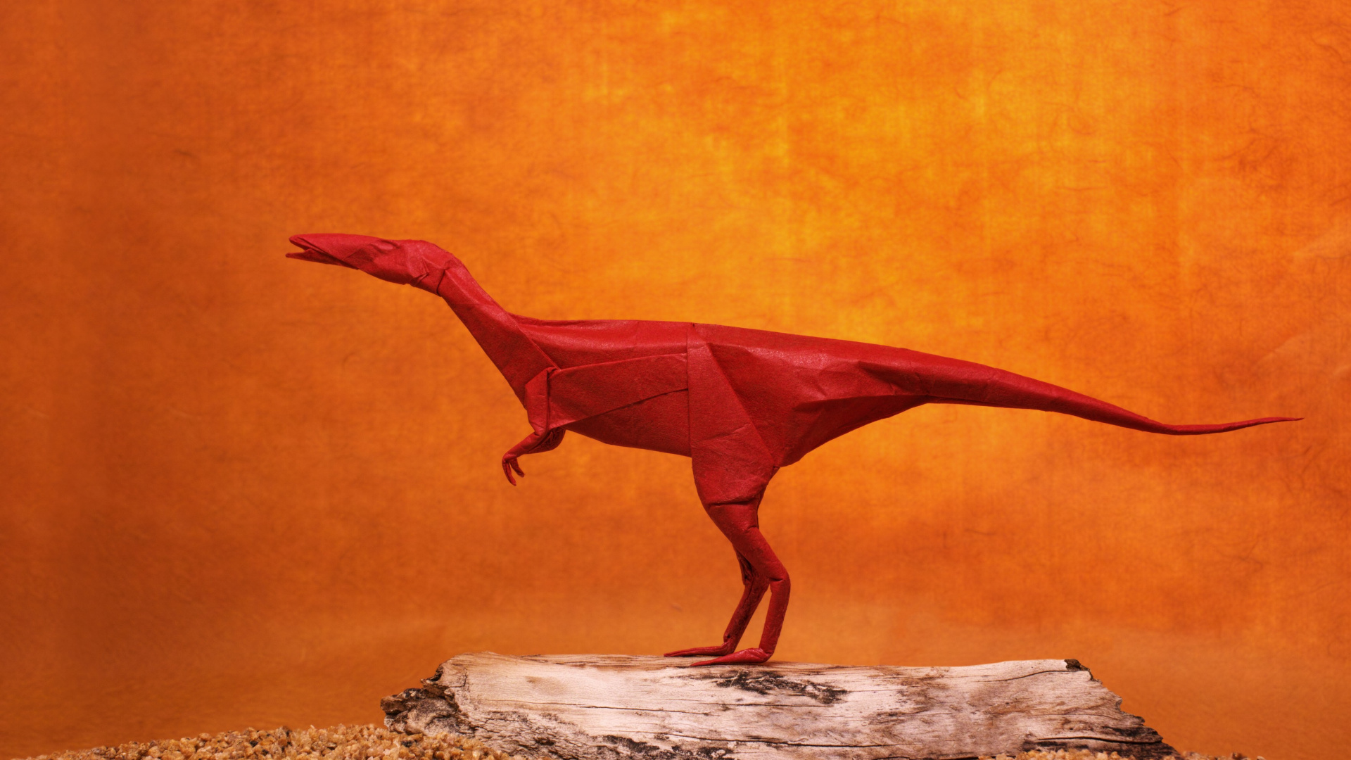 Figurilla de Pájaro de Madera Marrón Sobre Madera Marrón. Wallpaper in 1920x1080 Resolution