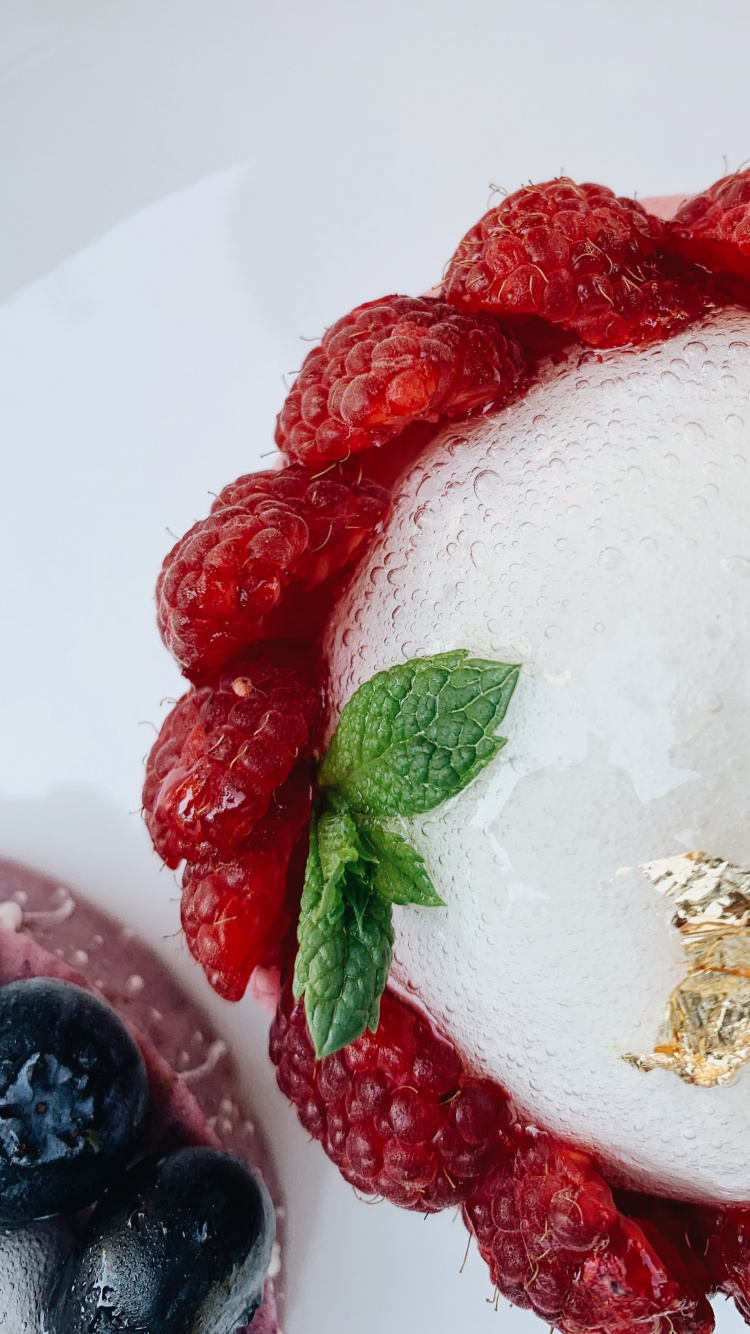 Red Strawberries on White Ceramic Plate. Wallpaper in 750x1334 Resolution