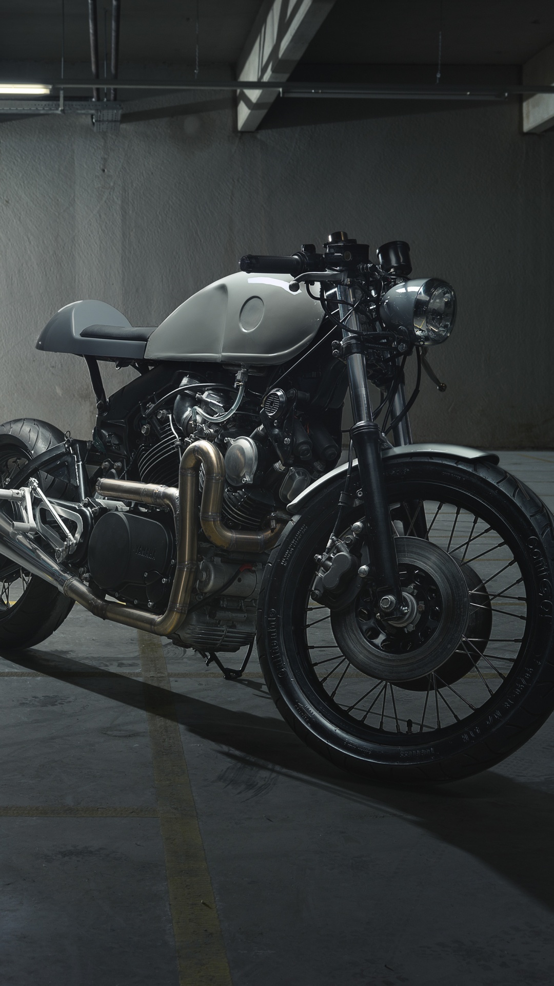 Moto Cruiser Noir et Argent. Wallpaper in 1080x1920 Resolution