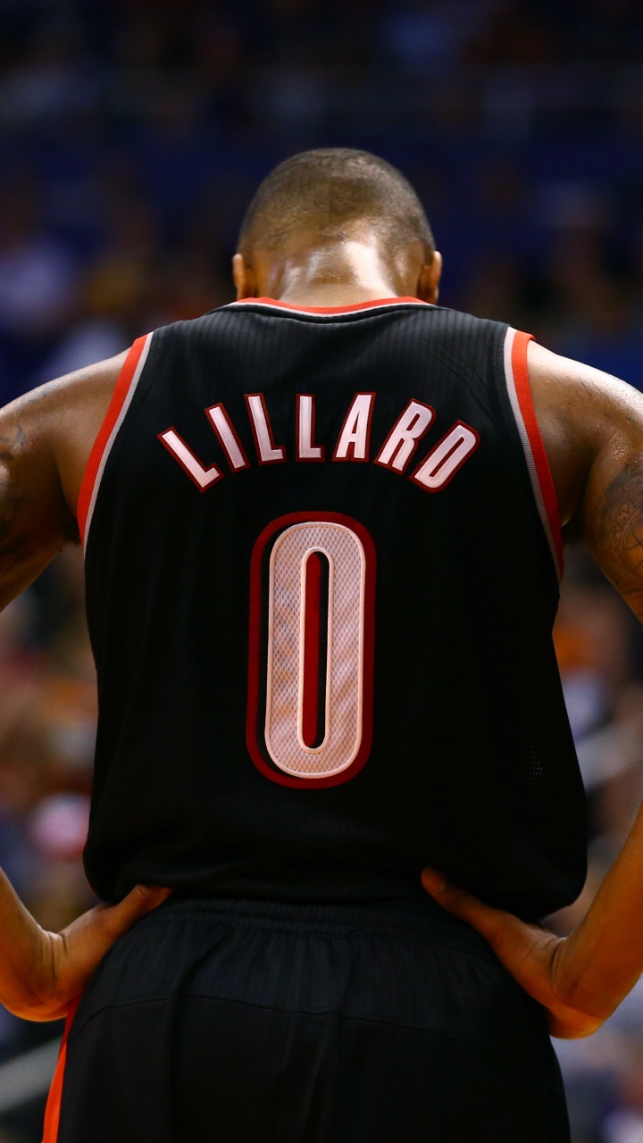 Man in Black and White Nike Jersey Shirt. Wallpaper in 720x1280 Resolution