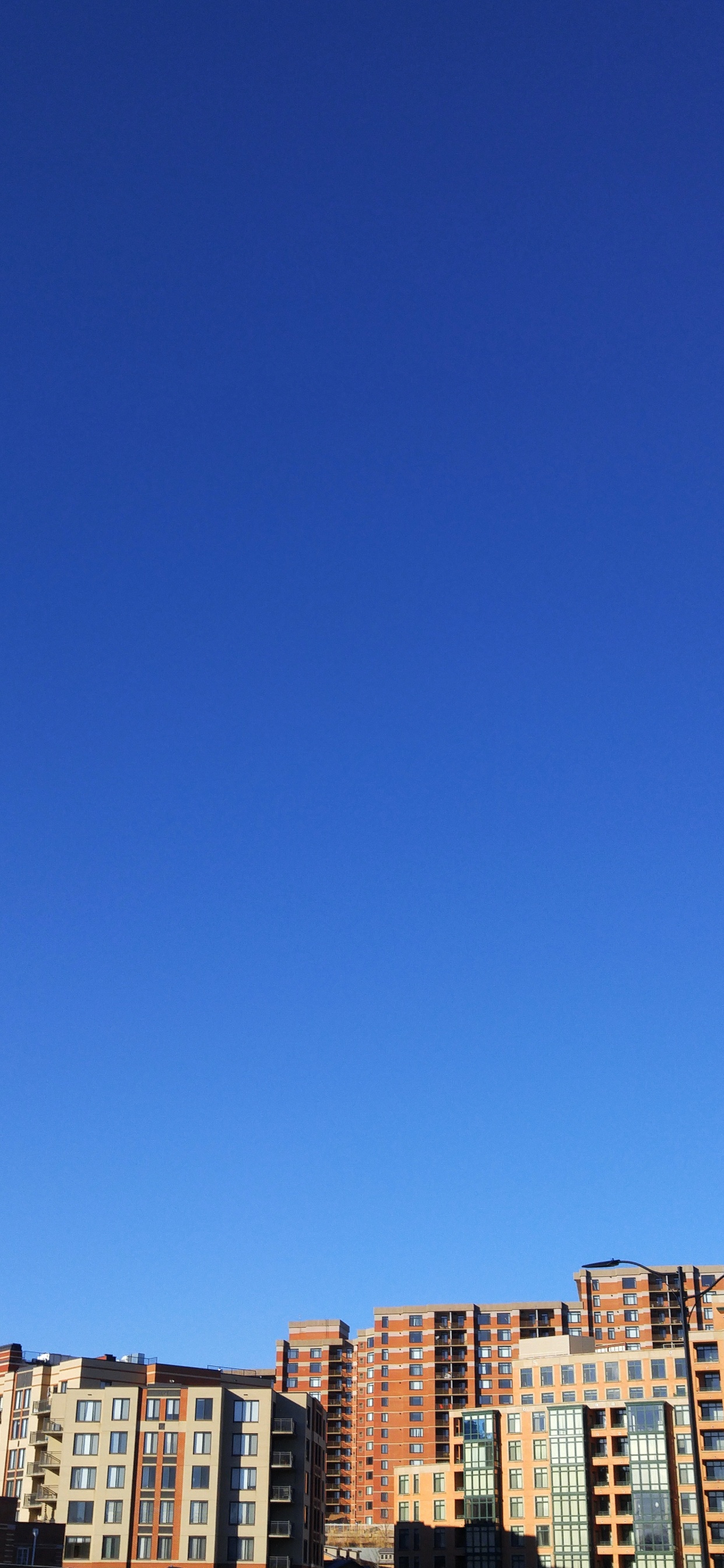 Ciudad Cielo Azul, Paisaje Urbano, Azul, Rectángulo, Tintes y Matices. Wallpaper in 1242x2688 Resolution