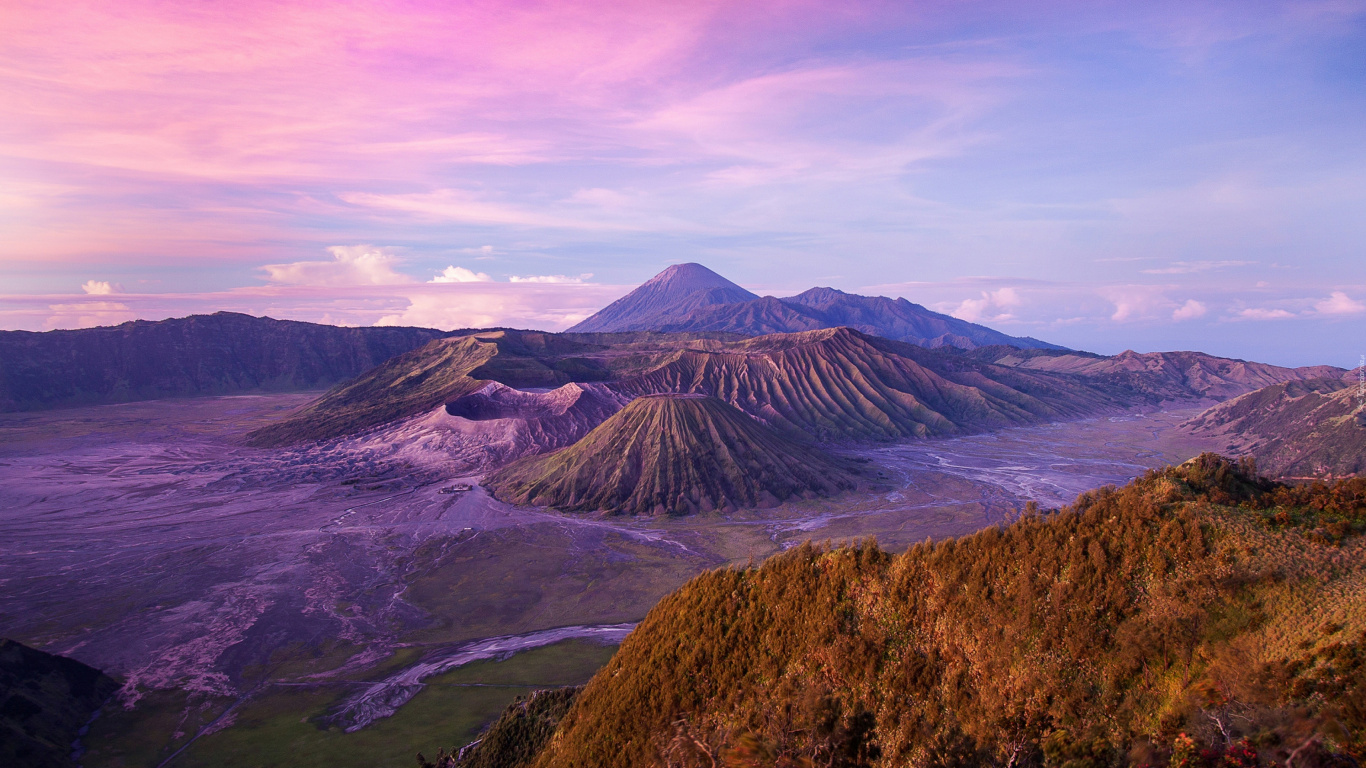 Brown and Green Mountains Under White Clouds During Daytime. Wallpaper in 1366x768 Resolution