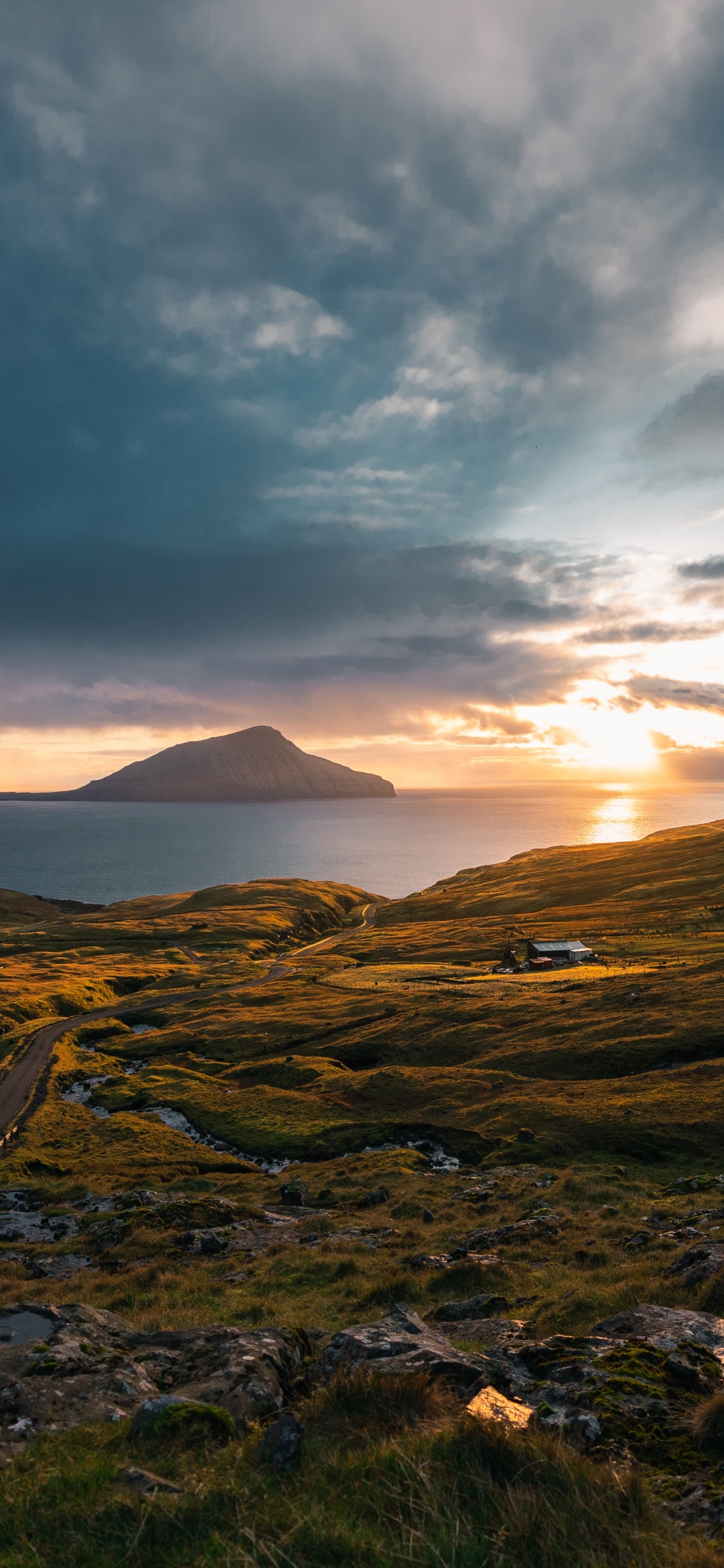 Islas Faroe, Srvgsvatn, Cascada Bsdalafossur, Mykines, Gasadalur. Wallpaper in 1125x2436 Resolution