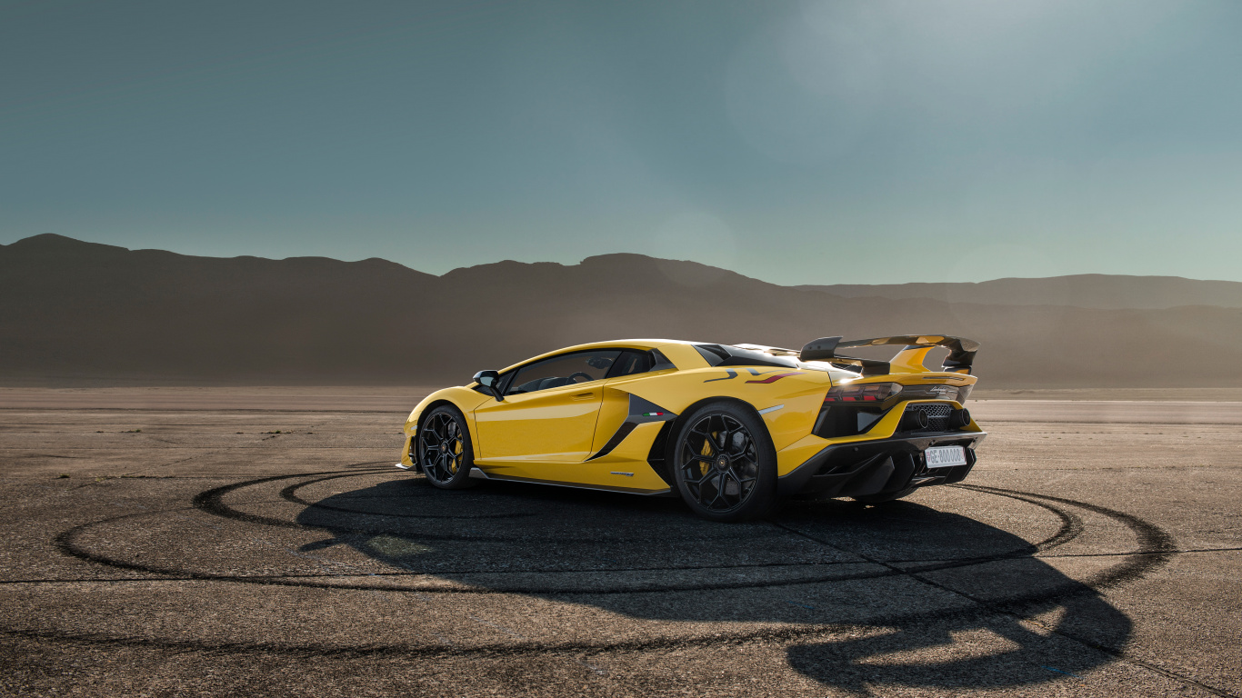 Gelber Porsche 911 Auf Braunem Sand. Wallpaper in 1366x768 Resolution