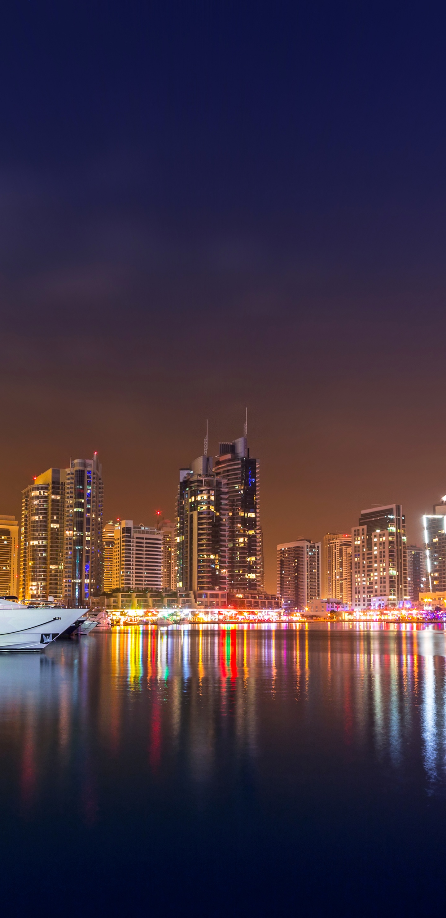 Skyline Der Stadt Bei Nacht Night. Wallpaper in 1440x2960 Resolution