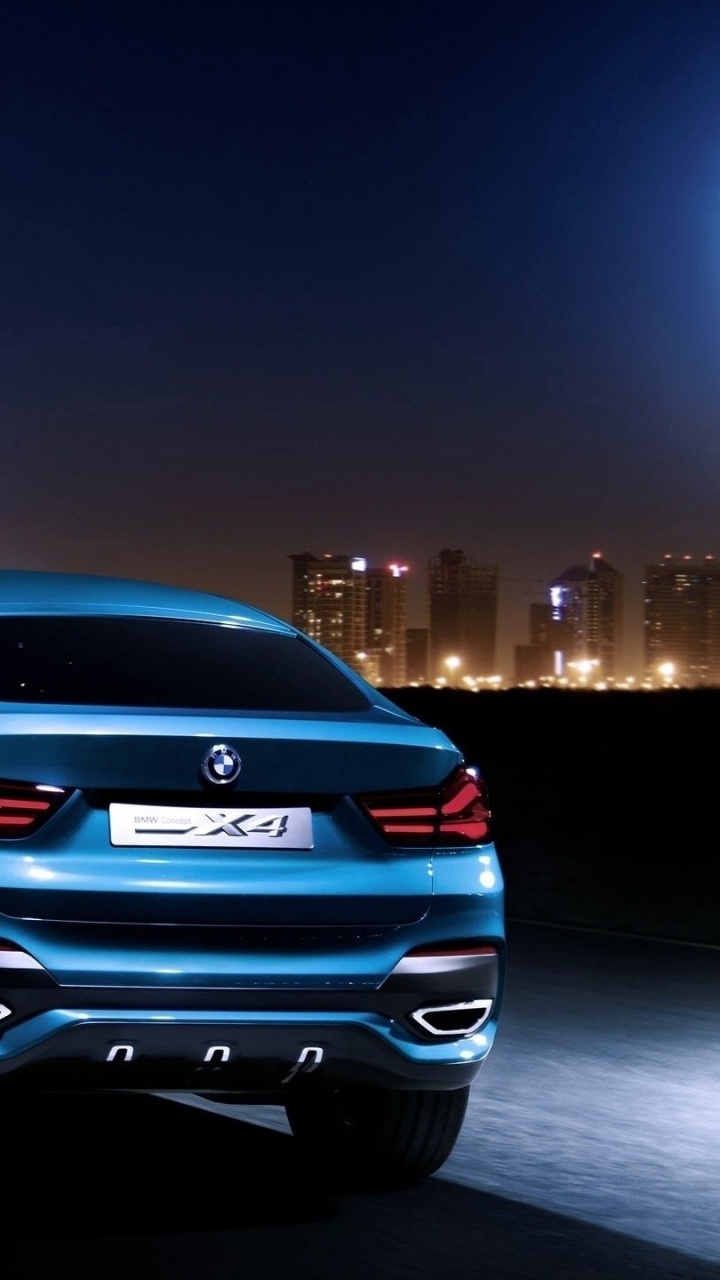 Voiture Bmw Rouge Sur Route Pendant la Nuit. Wallpaper in 720x1280 Resolution