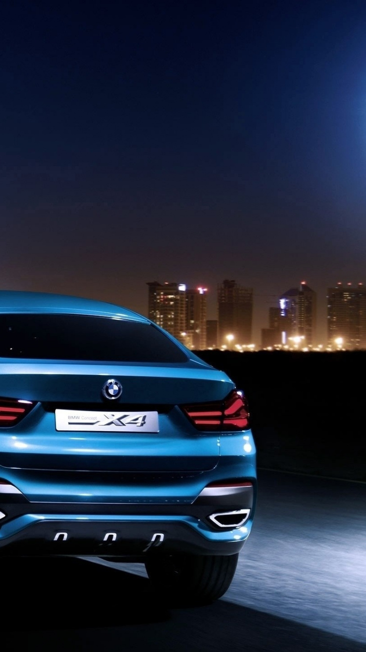 Voiture Bmw Rouge Sur Route Pendant la Nuit. Wallpaper in 750x1334 Resolution