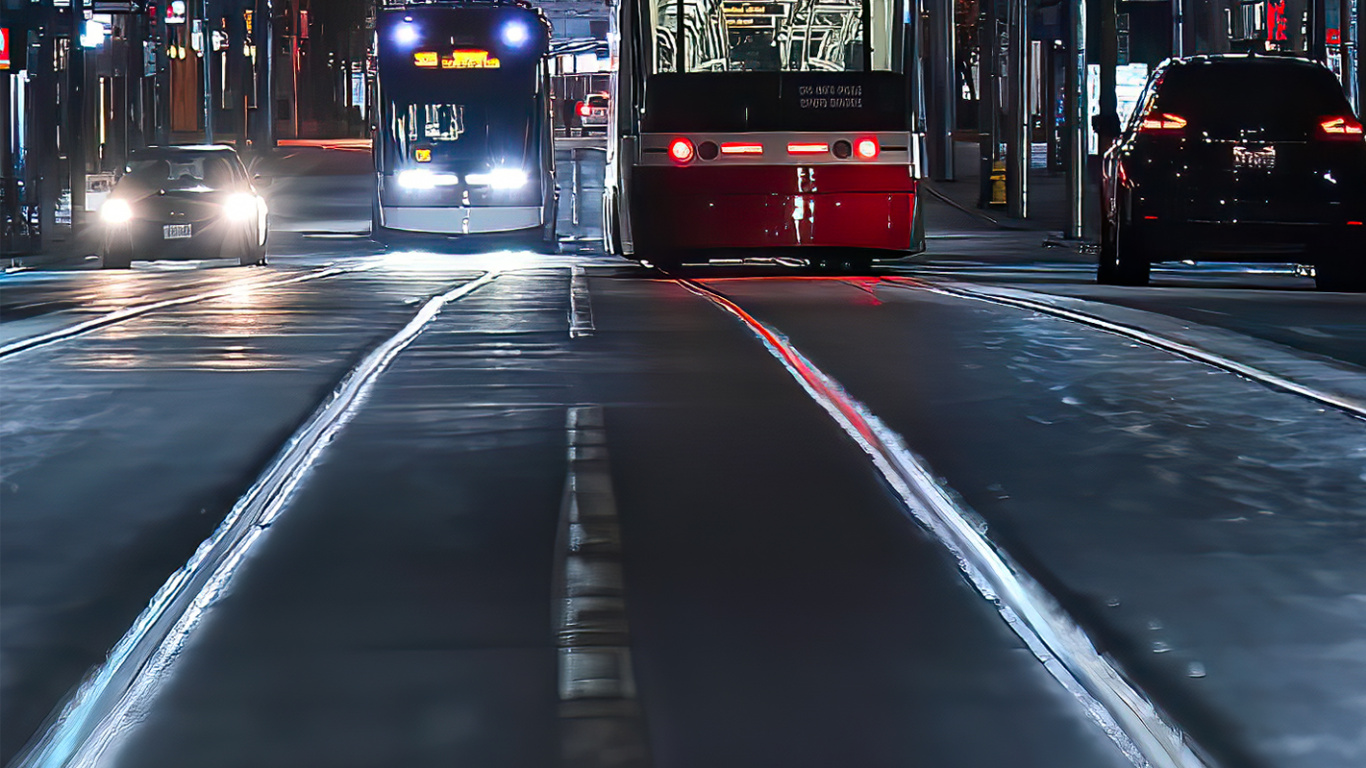 Gemischte Nutzung, Bus, Luxusauto, Straßenbahn, Gebäude. Wallpaper in 1366x768 Resolution