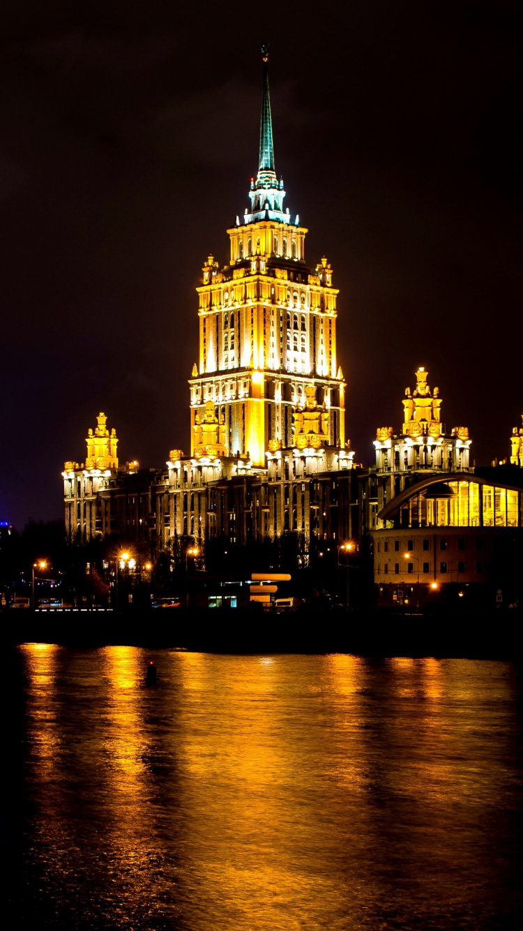 Horizonte de la Ciudad Durante la Noche. Wallpaper in 750x1334 Resolution