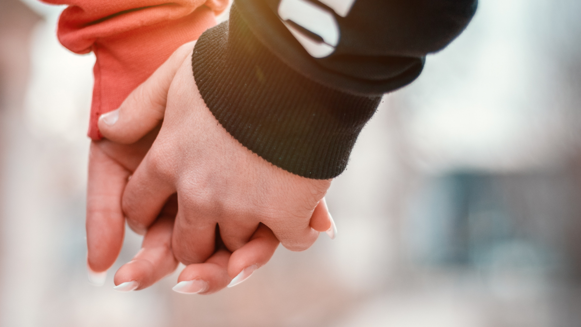 Person in Schwarz-weißen Nike-Handschuhen. Wallpaper in 1920x1080 Resolution