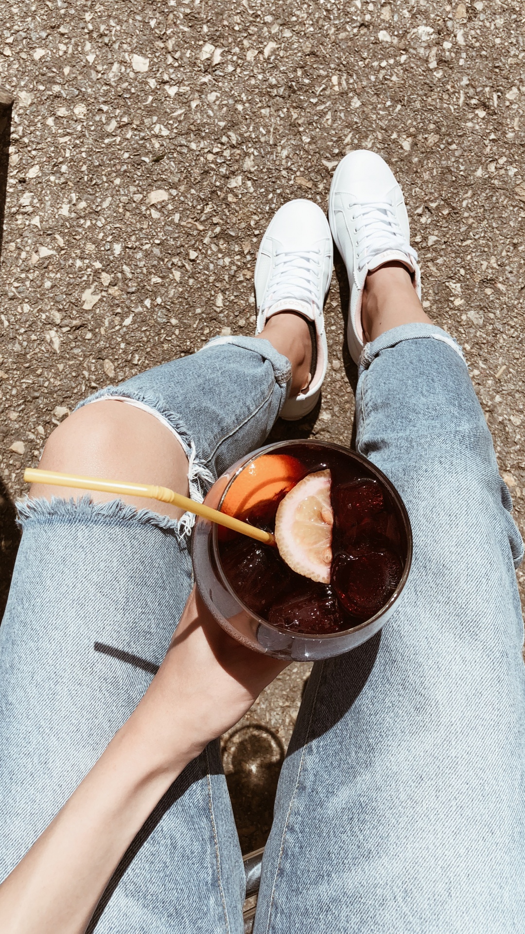 Bein, Menschlichen Bein, Joint, Menschen in Der Natur, Jeans. Wallpaper in 1080x1920 Resolution