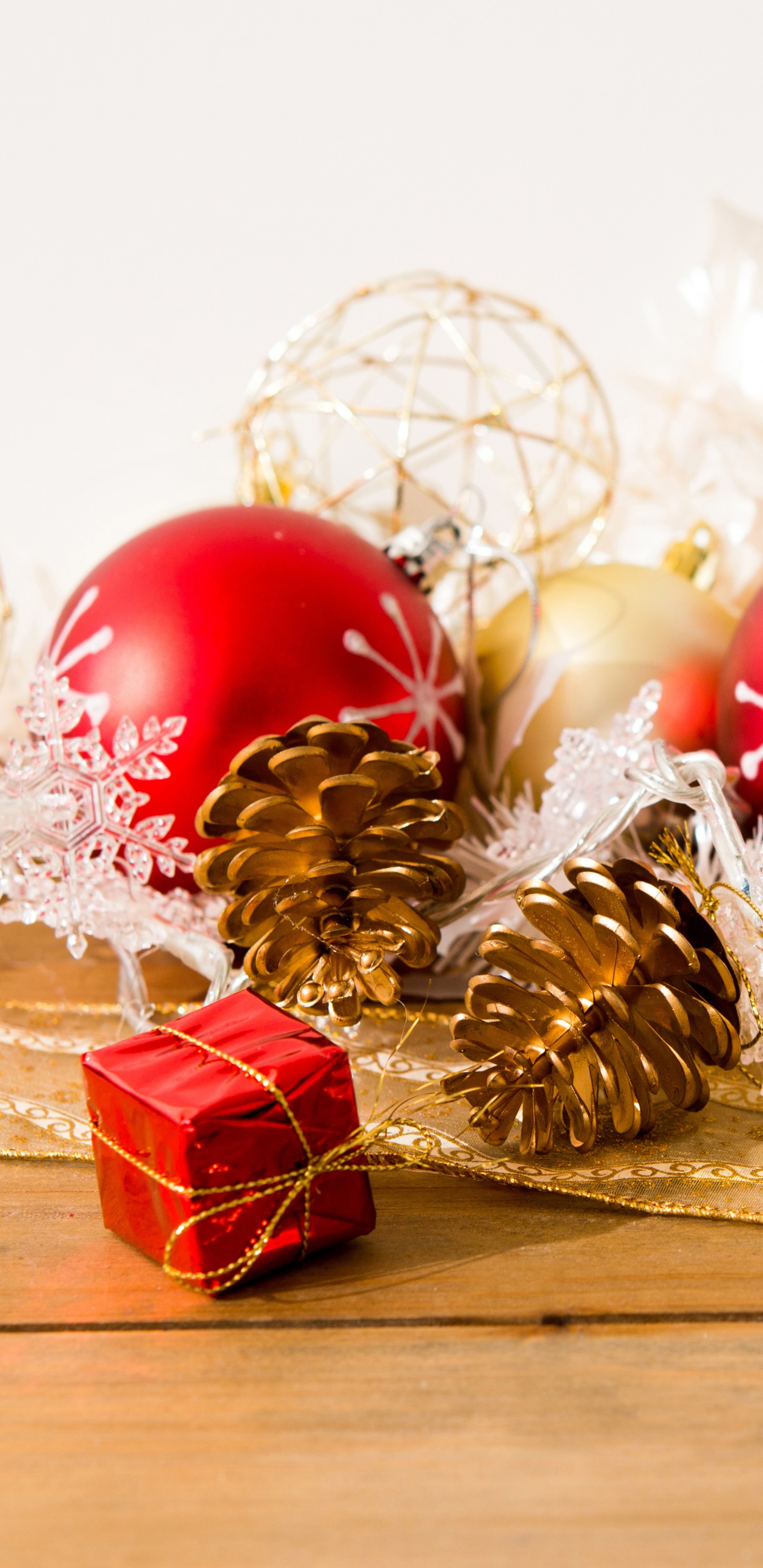 Ornement de Noël, Décoration de Noël, Nouvelle Année, Cadeau, Décor. Wallpaper in 1440x2960 Resolution