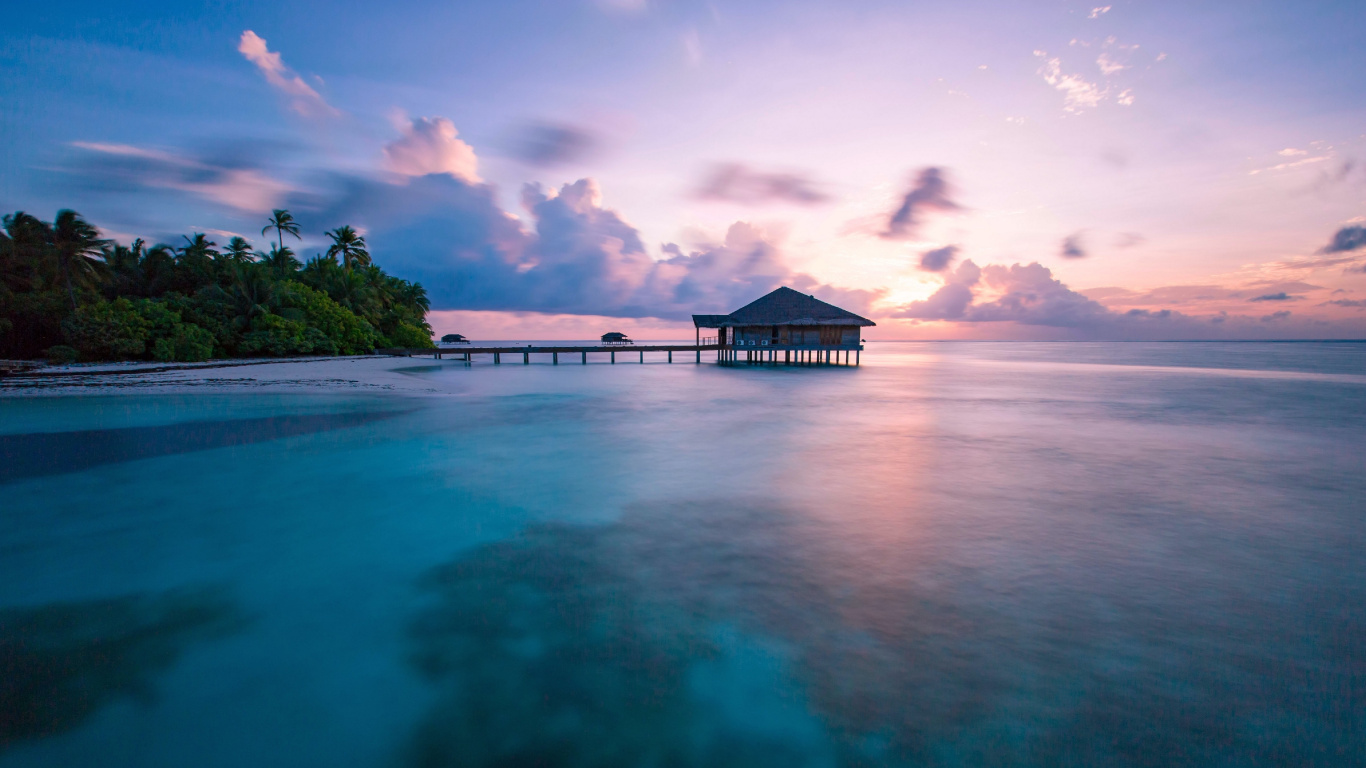 Brown Wooden House on Body of Water During Daytime. Wallpaper in 1366x768 Resolution