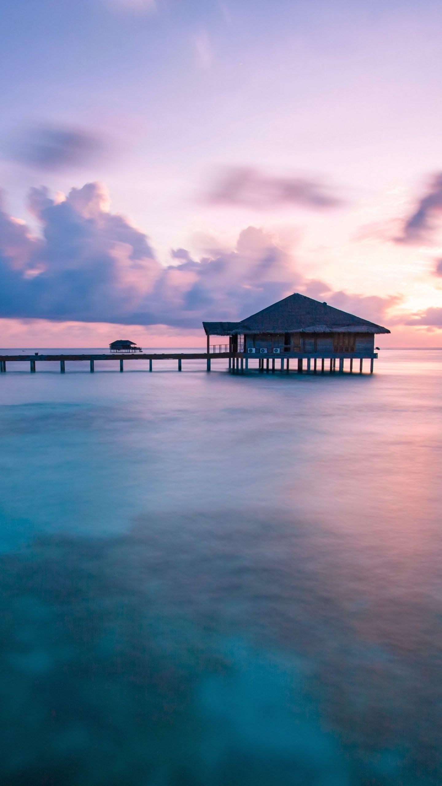 Brown Wooden House on Body of Water During Daytime. Wallpaper in 1440x2560 Resolution