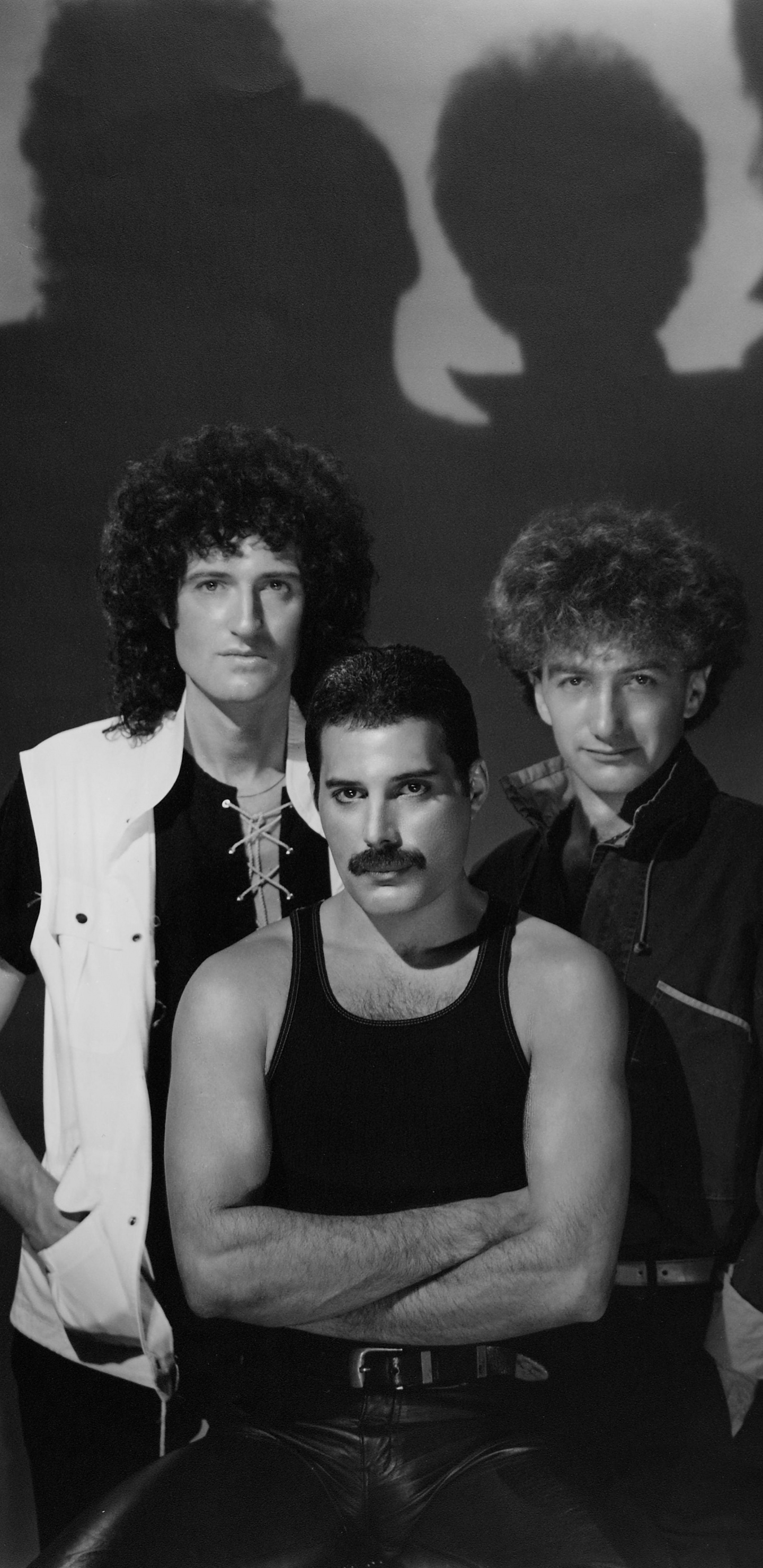 Freddie Mercury, John Deacon, Brian May, Roger Meddows Taylor, la Voz Principal. Wallpaper in 1440x2960 Resolution