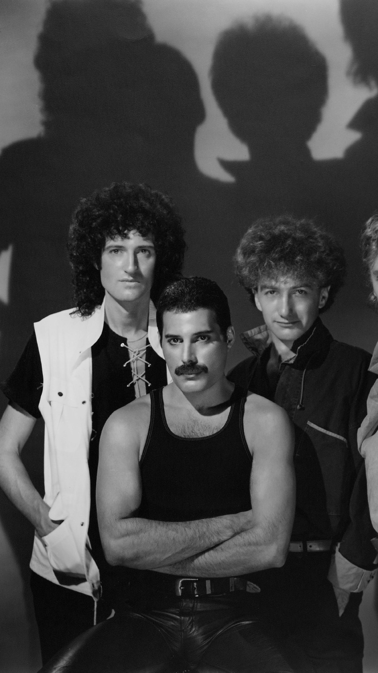 Freddie Mercury, John Deacon, Brian May, Roger Meddows-Taylor, Queen. Wallpaper in 750x1334 Resolution