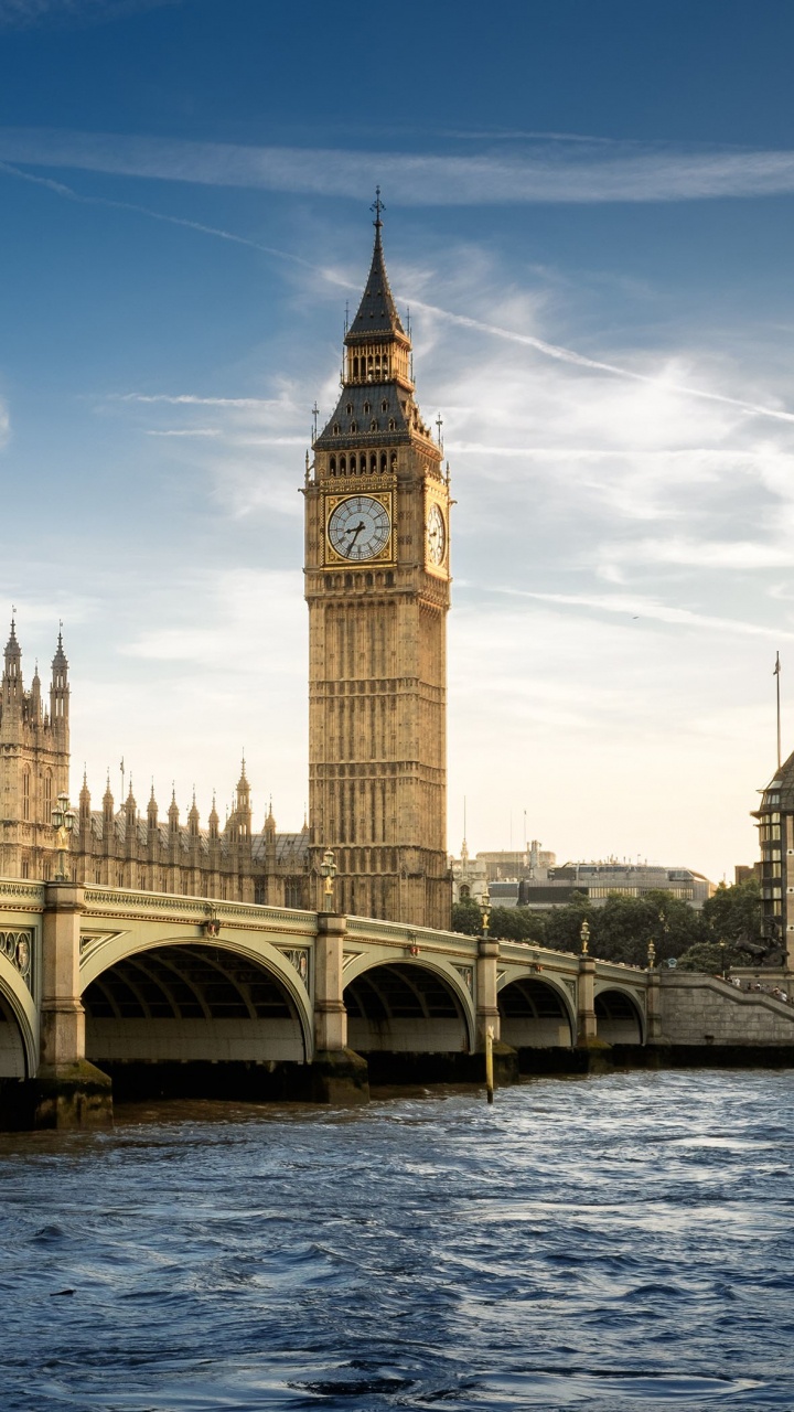 Big Ben Bajo un Cielo Azul Durante el Día.. Wallpaper in 720x1280 Resolution