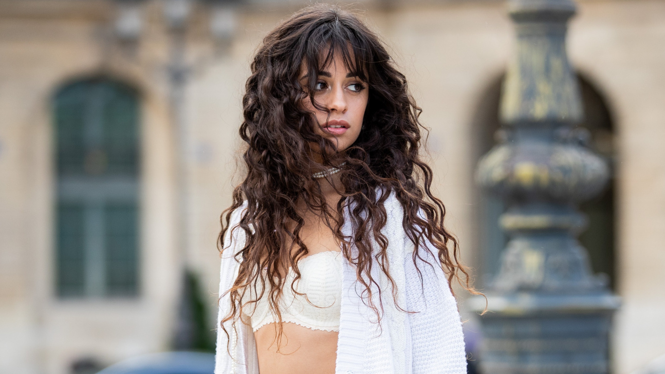Camila Cabello, Frisur, Haar, Lange Haare, Layered Haar. Wallpaper in 1366x768 Resolution