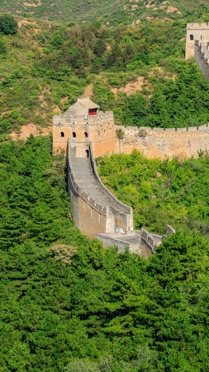 Aerial View of Gray Concrete Building on Top of Hill. Wallpaper in 720x1280 Resolution