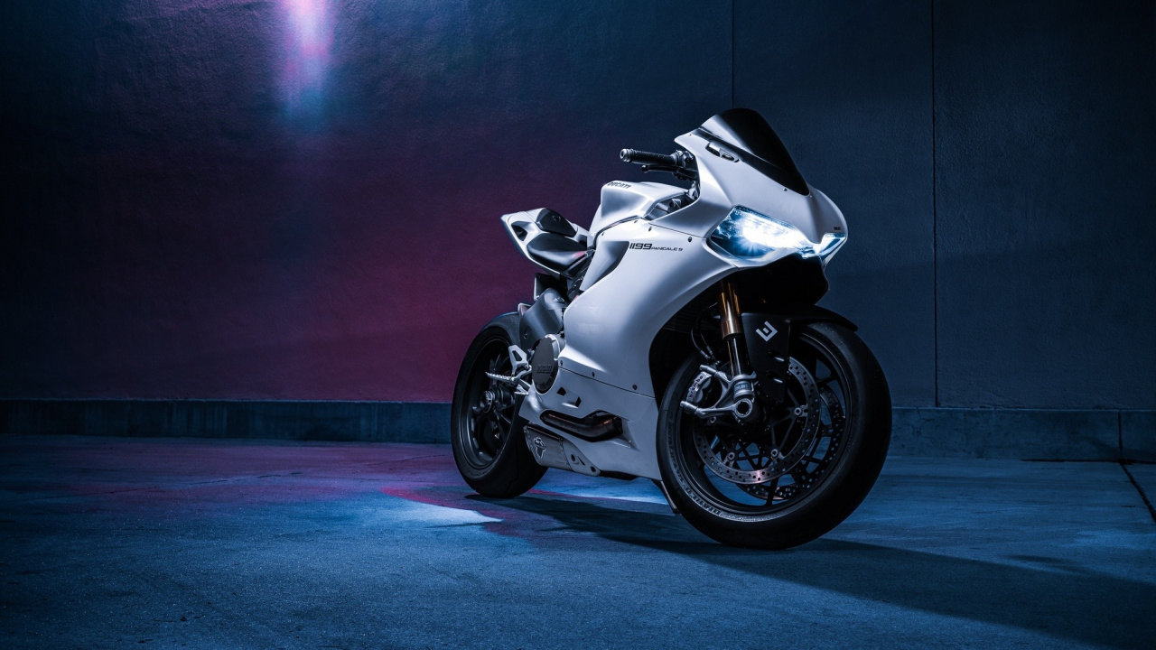 White and Black Sports Bike. Wallpaper in 1280x720 Resolution