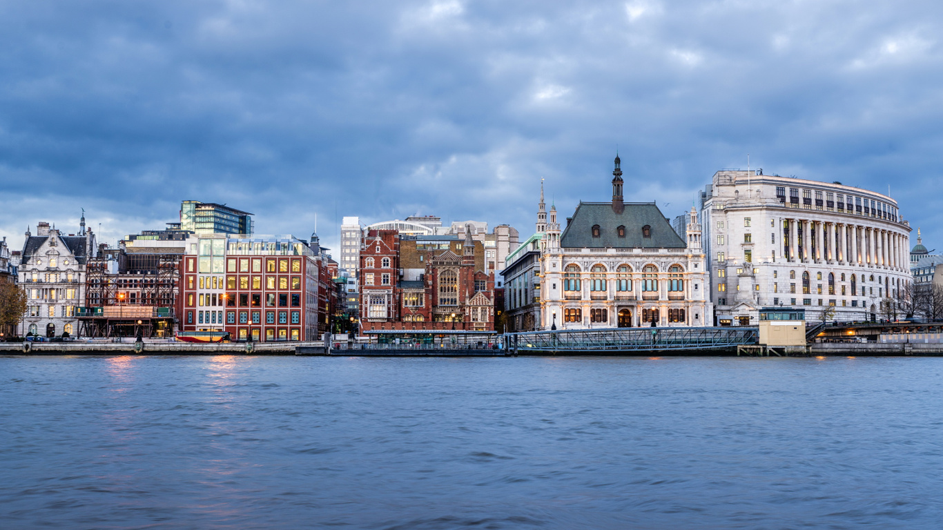 Brown and White Concrete Building Near Body of Water During Daytime. Wallpaper in 1366x768 Resolution
