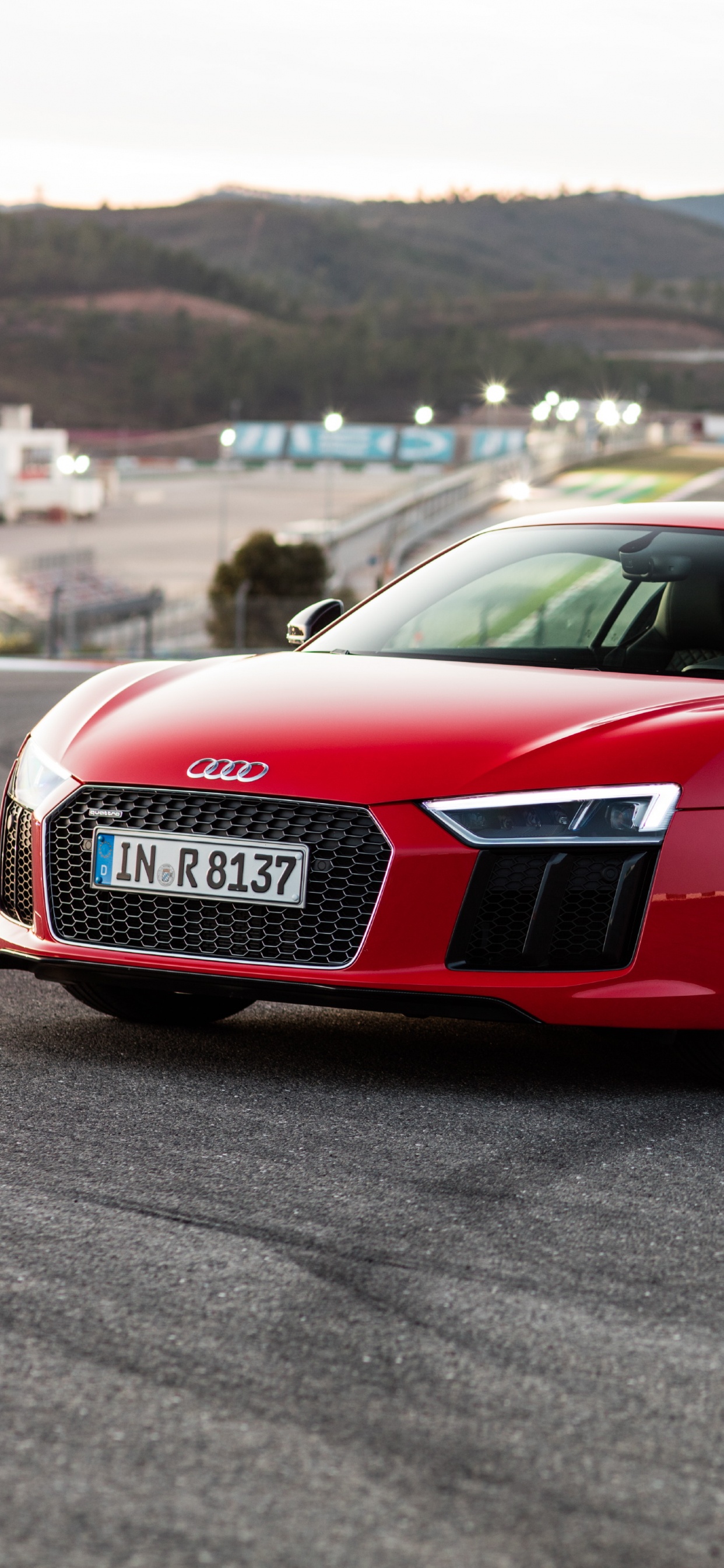 Rouge Audi r 8 Sur Route Pendant la Journée. Wallpaper in 1242x2688 Resolution