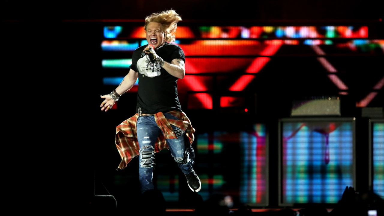 Stage, Concert, Not in This Lifetime Tour, Soldier Field, Guns N Roses. Wallpaper in 1280x720 Resolution