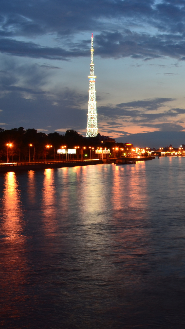 Horizon de la Ville Pendant la Nuit. Wallpaper in 750x1334 Resolution
