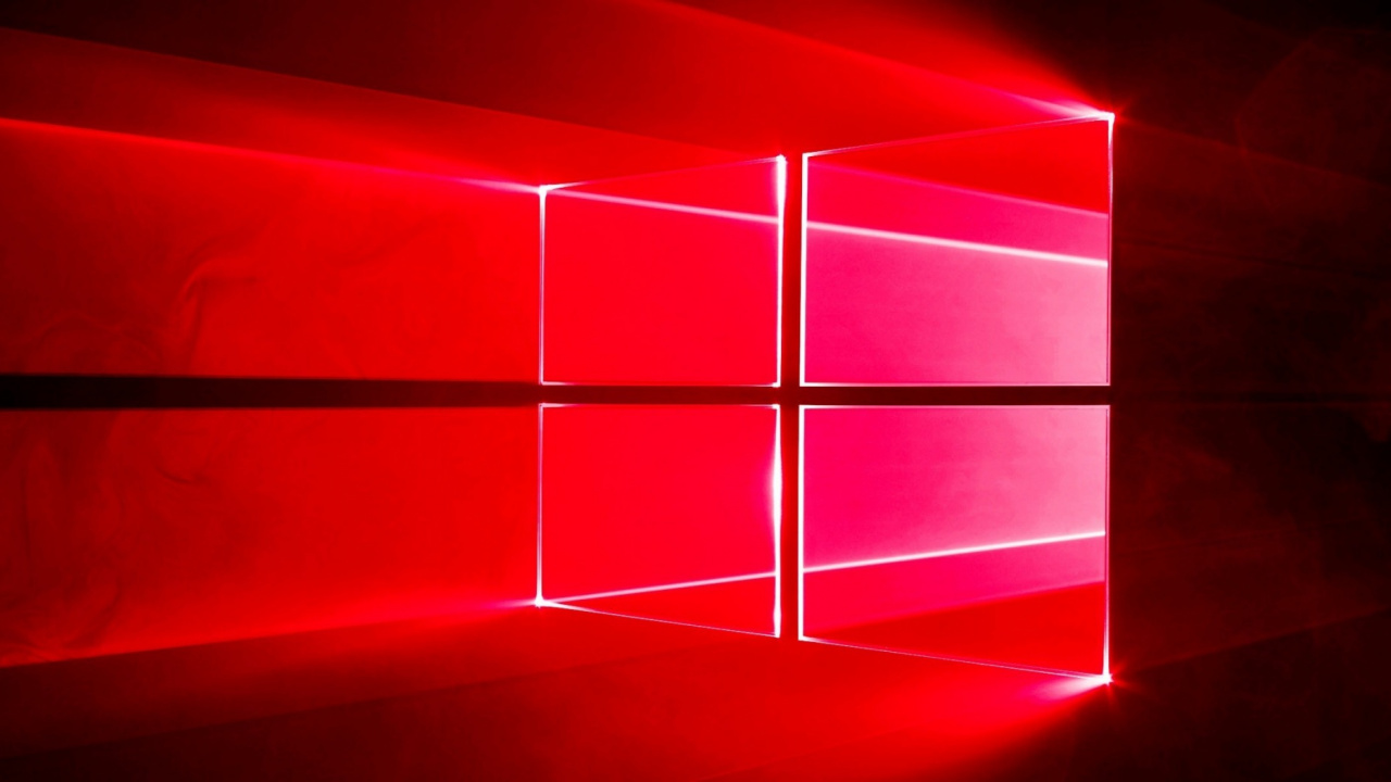 Rotes Textil Auf Braunem Holztisch. Wallpaper in 1280x720 Resolution