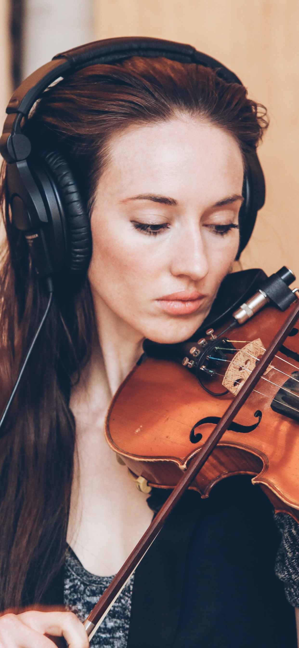 Auriculares, Violonchelo, Instrumento de Cuerda, Violinista, Violista. Wallpaper in 1242x2688 Resolution