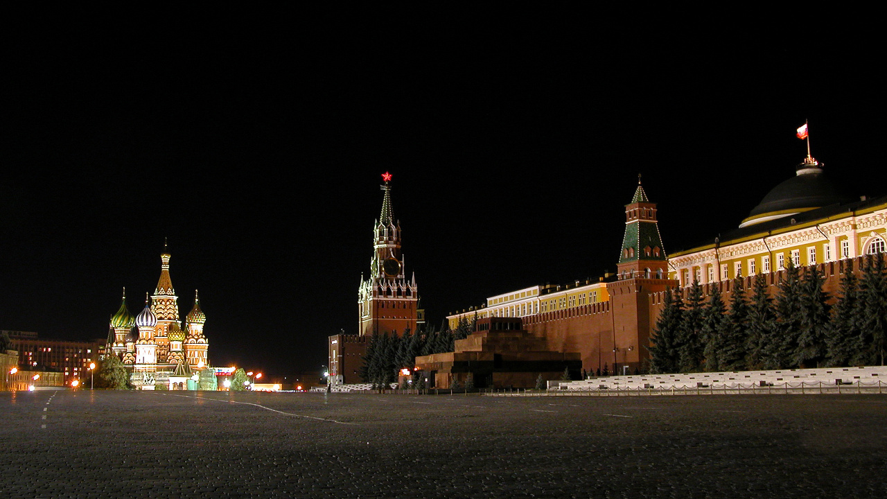 Brown Concrete Building During Nighttime. Wallpaper in 1280x720 Resolution