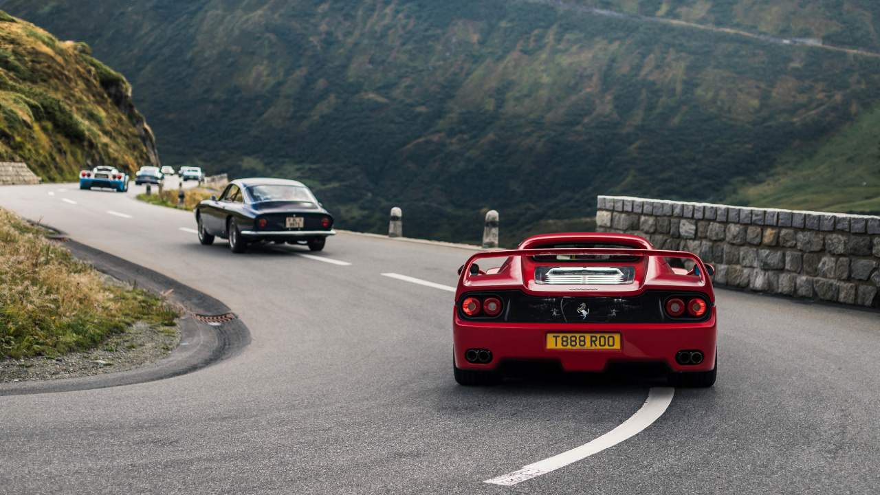 Roter Bmw m 3 Tagsüber Unterwegs. Wallpaper in 1280x720 Resolution