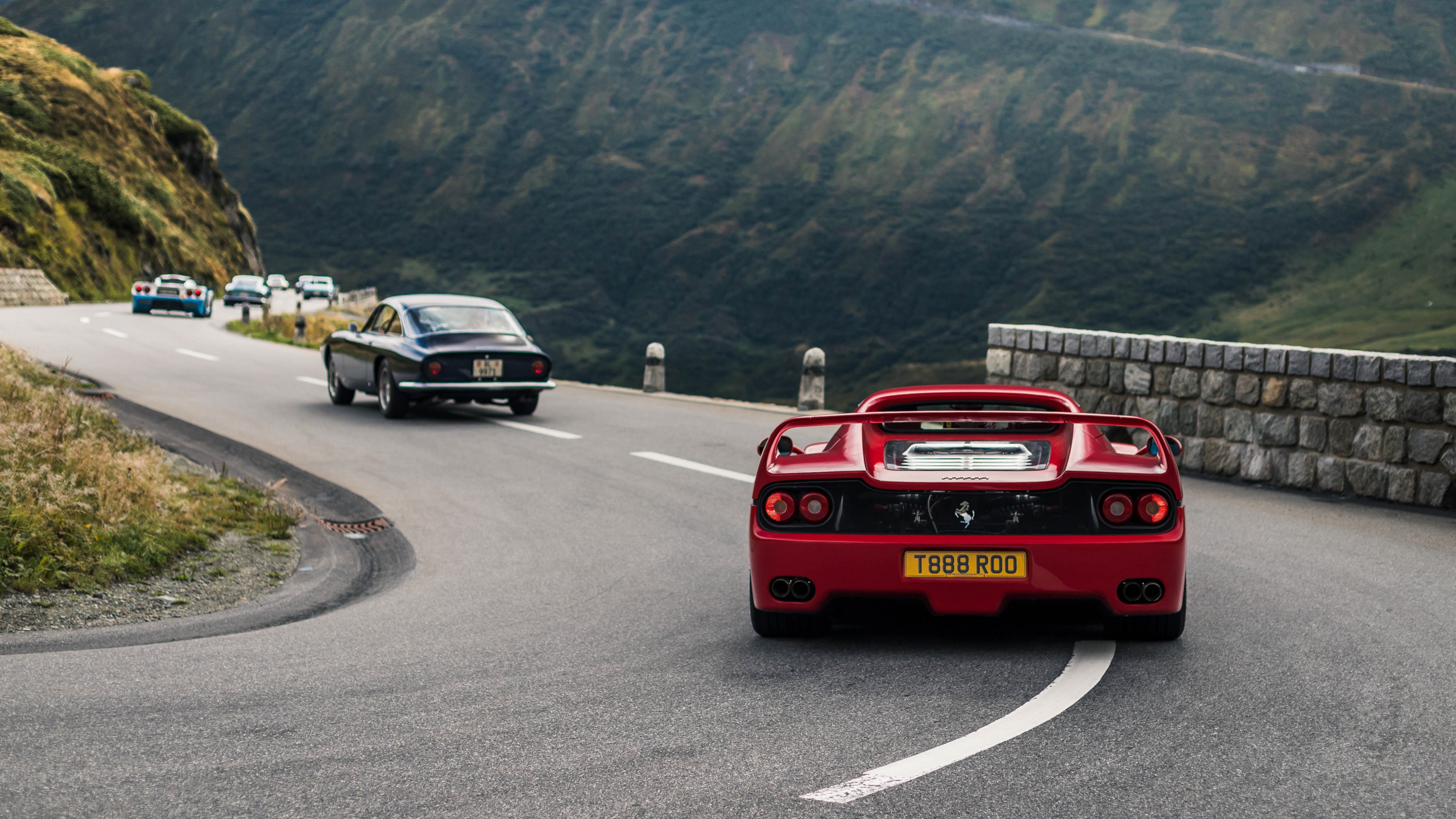 Bmw m 3 Rouge Sur Route Pendant la Journée. Wallpaper in 2560x1440 Resolution