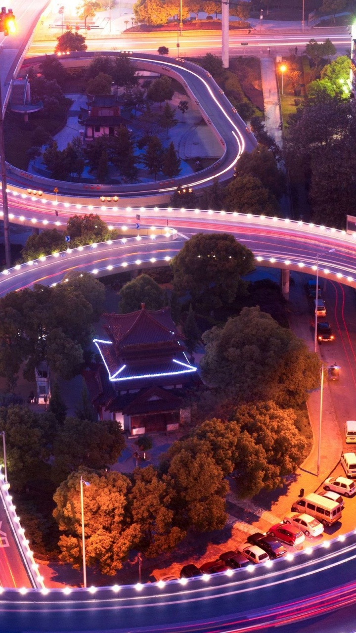 Vue Aérienne de la Route de la Ville Pendant la Nuit. Wallpaper in 720x1280 Resolution