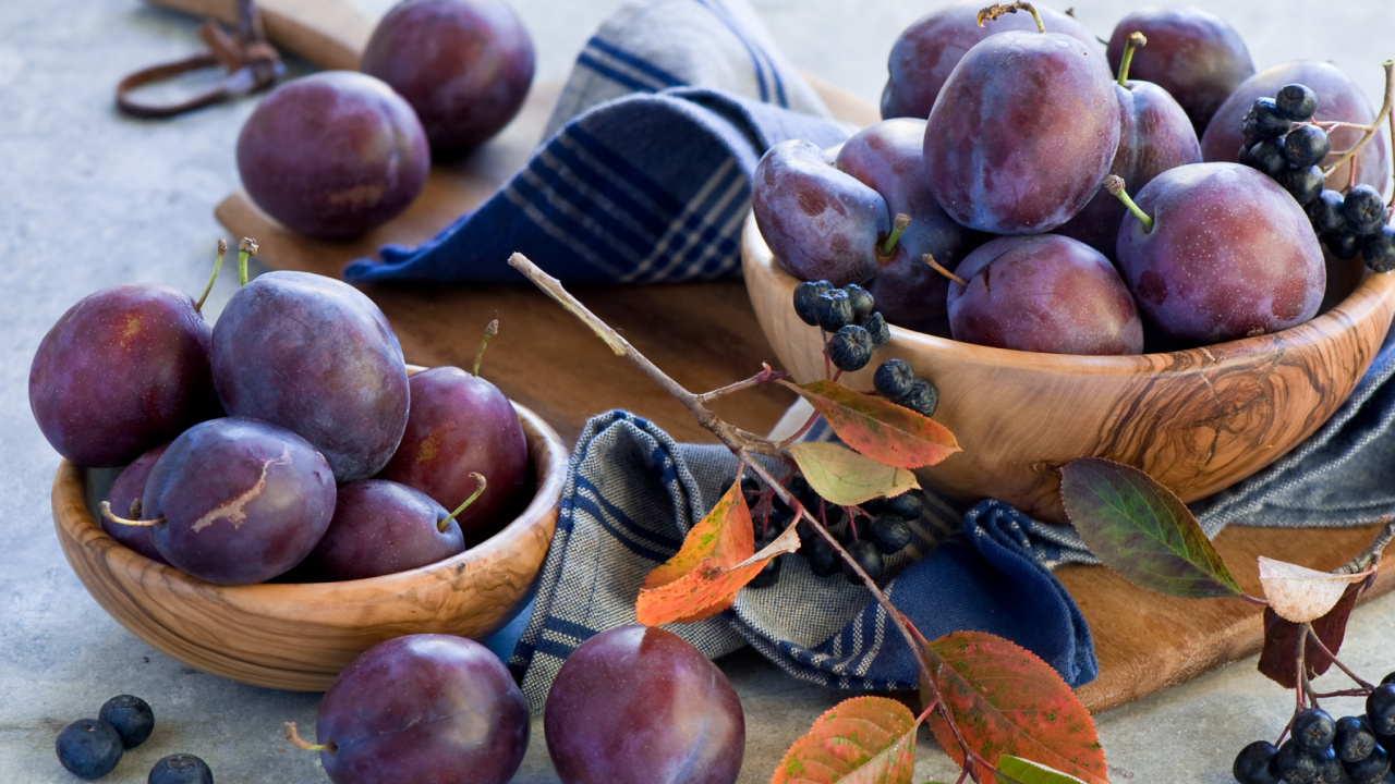 Brown and Beige Woven Baskets With Red Round Fruits. Wallpaper in 1280x720 Resolution