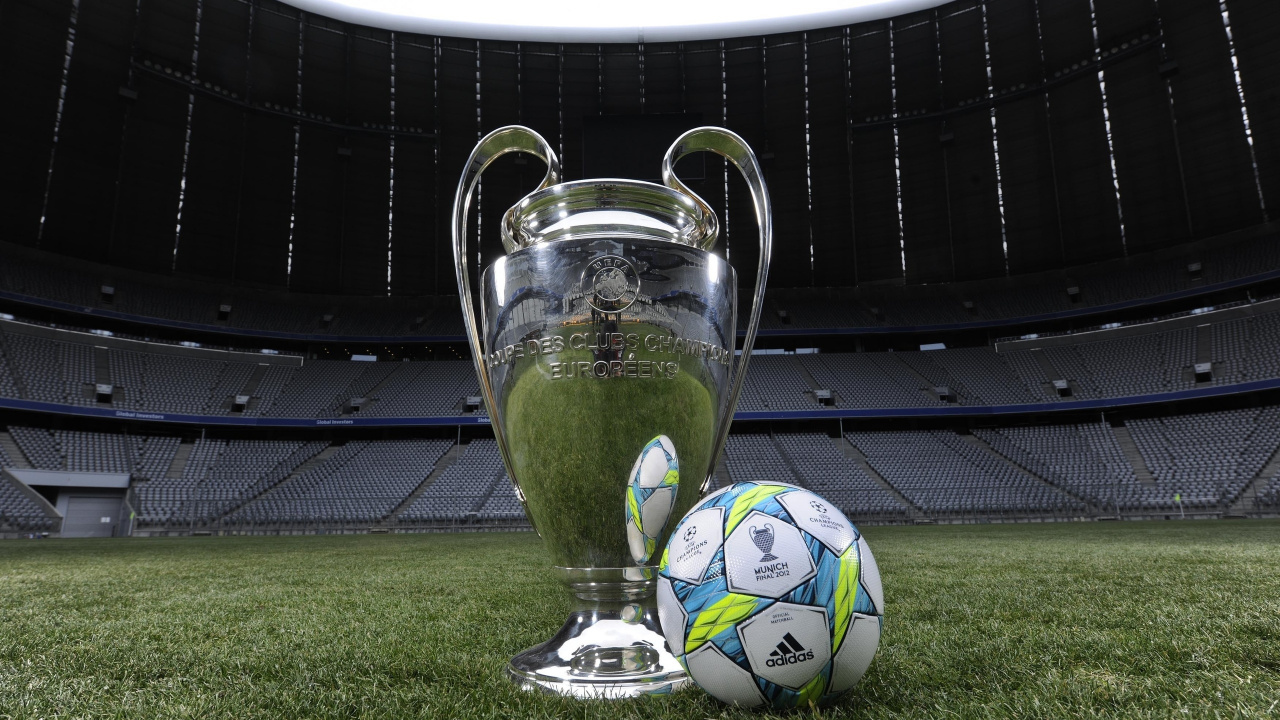 Green and White Soccer Ball on Soccer Field. Wallpaper in 1280x720 Resolution