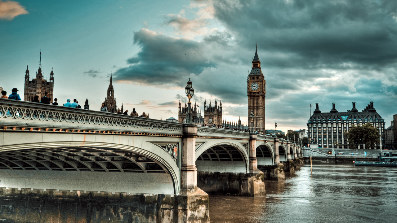 Brown Concrete Bridge Over River During Daytime. Wallpaper in 1280x720 Resolution