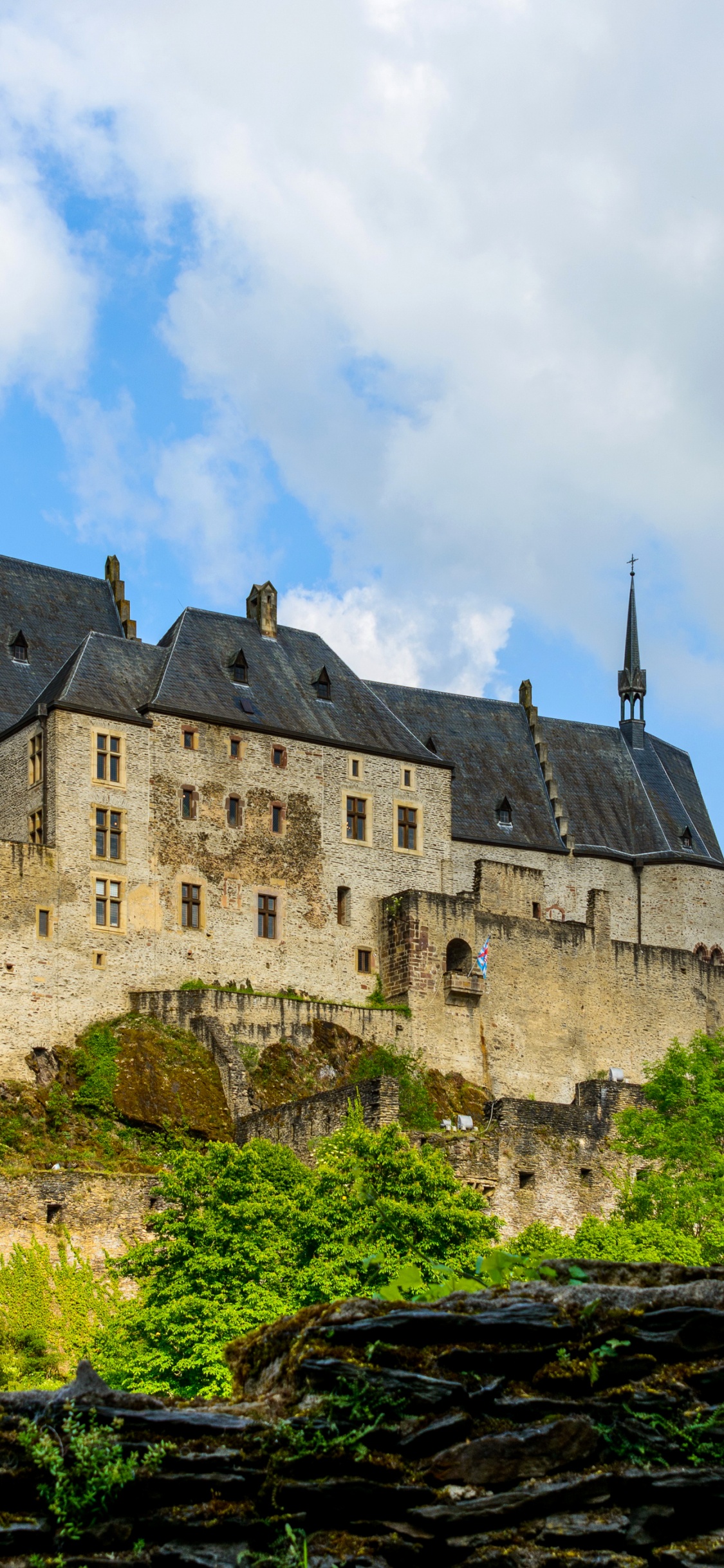 Brown Concrete Castle Under Blue Sky and White Clouds During Daytime. Wallpaper in 1125x2436 Resolution