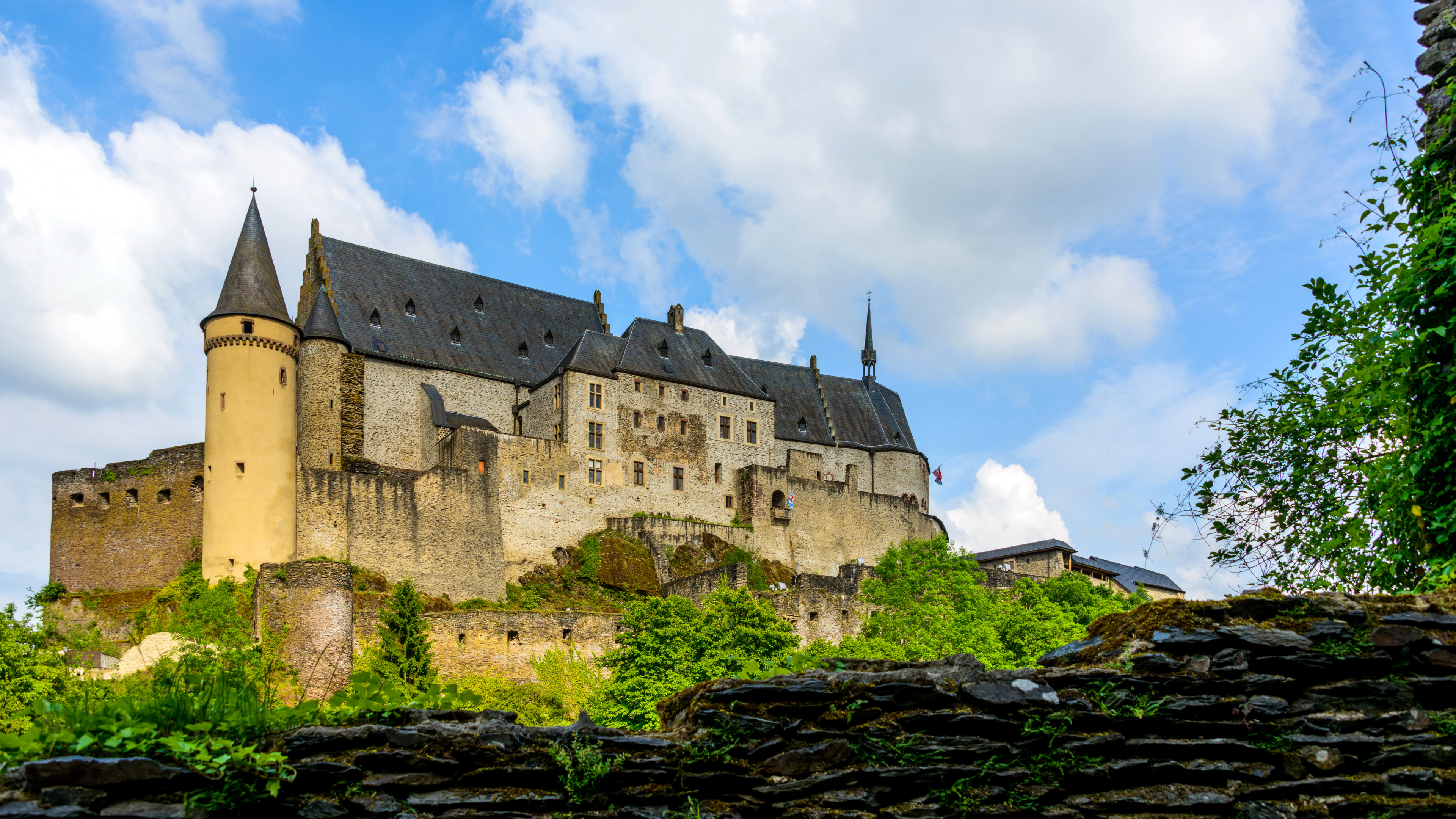 Brown Concrete Castle Under Blue Sky and White Clouds During Daytime. Wallpaper in 3840x2160 Resolution