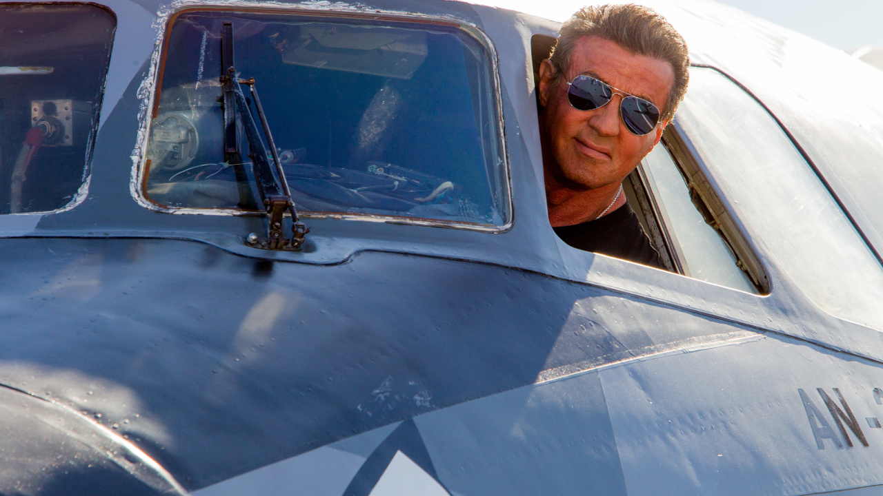 Man in Black Sunglasses and Black Crew Neck Shirt. Wallpaper in 1280x720 Resolution