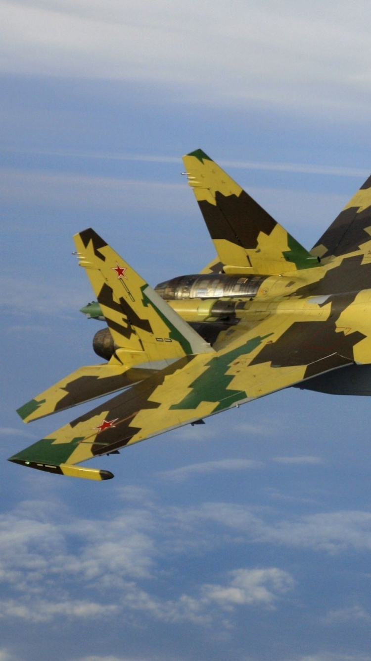 Schwarzer Kampfjet, Der Tagsüber in Den Himmel Fliegt. Wallpaper in 750x1334 Resolution