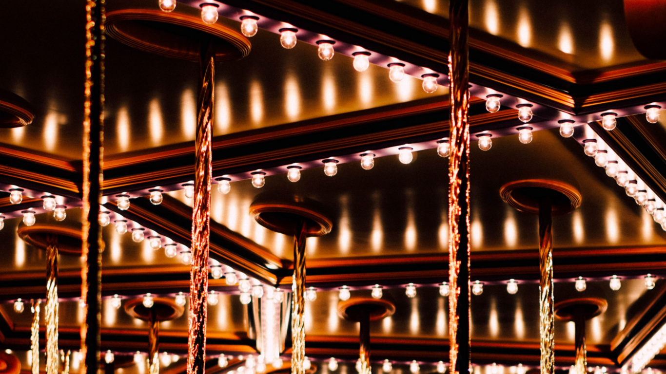 Étagères en Bois Marron Avec Des Lumières. Wallpaper in 1366x768 Resolution