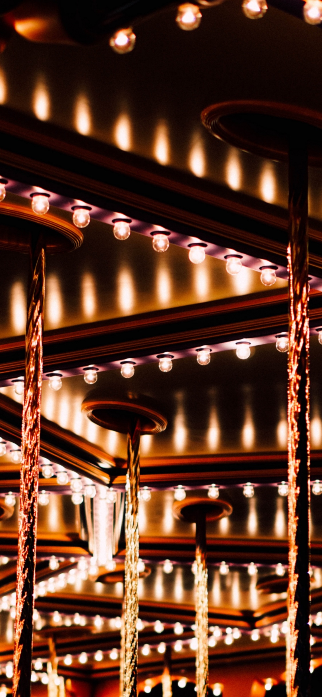 Estantes de Madera Marrón Con Luces. Wallpaper in 1125x2436 Resolution