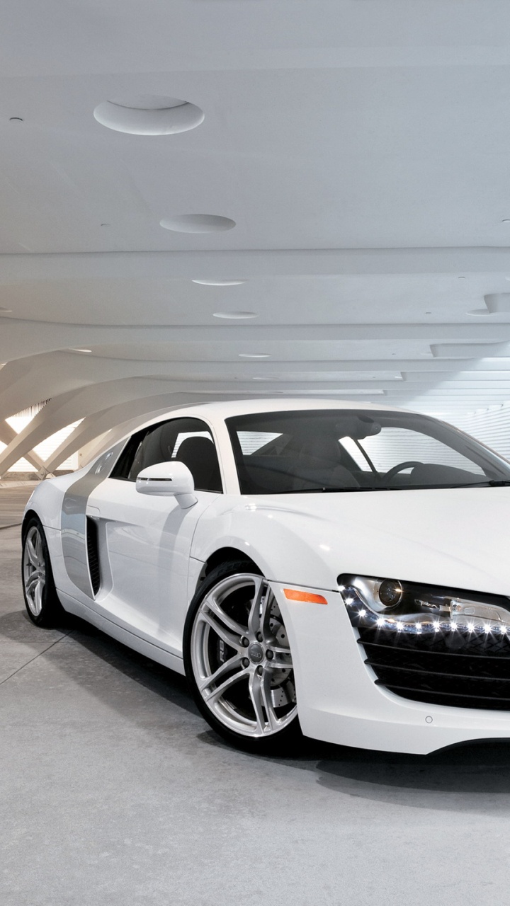 Audi r 8 Blanco Estacionado en el Garaje. Wallpaper in 720x1280 Resolution